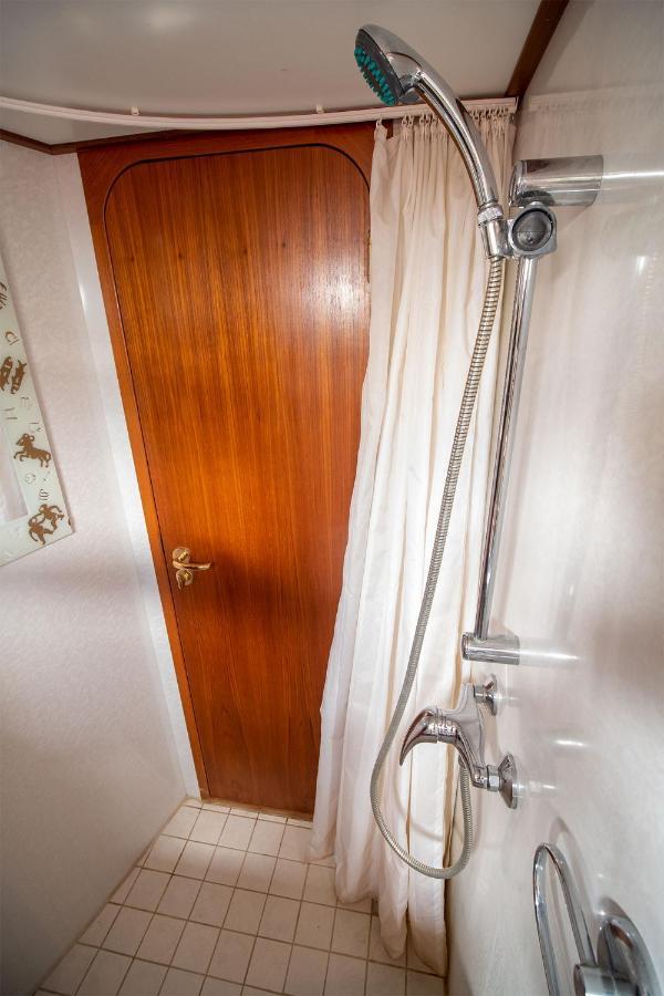 Vedette Hollandaise De 13 M Pour Sejour Insolite Nivillac Exterior foto